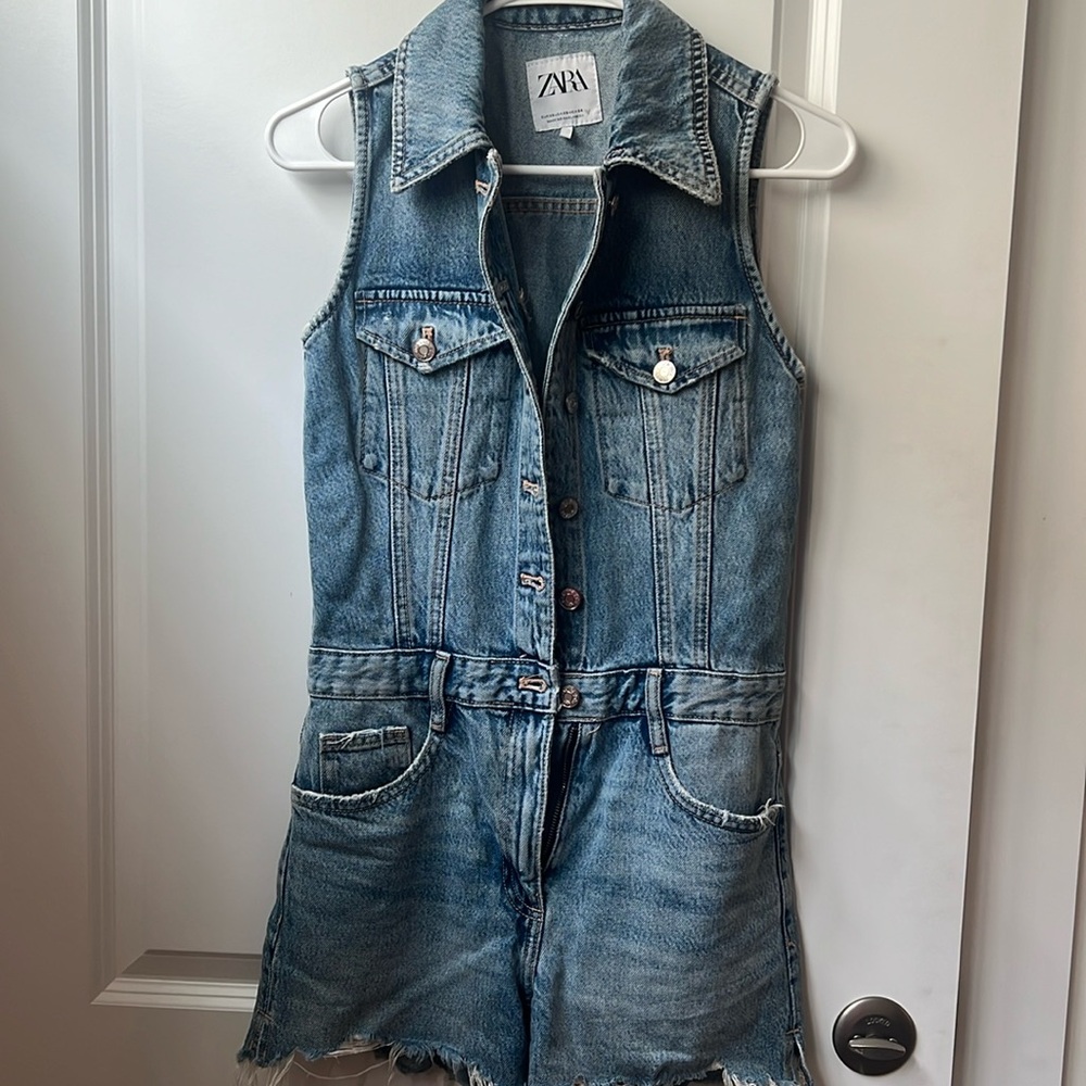 Zara Jean, short romper with raw hem size XS